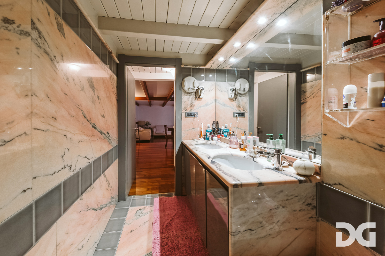 Immobiliare Del Guasta ALBARO – VIA MONTE ZOVETTO RISTRUTTURATI MQ.143 CON TERRAZZO 