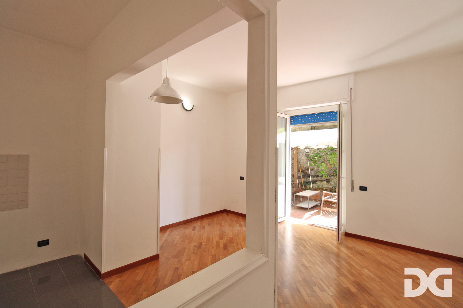 Immobiliare Del Guasta CASTELLETTO – VIA OGERIO PANE ORDINATI MQ. 65 CON TERRAZZI E POSTO AUTO 