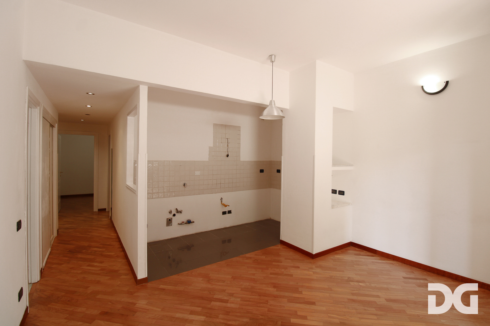 Immobiliare Del Guasta CASTELLETTO – VIA OGERIO PANE ORDINATI MQ. 65 CON TERRAZZI E POSTO AUTO 