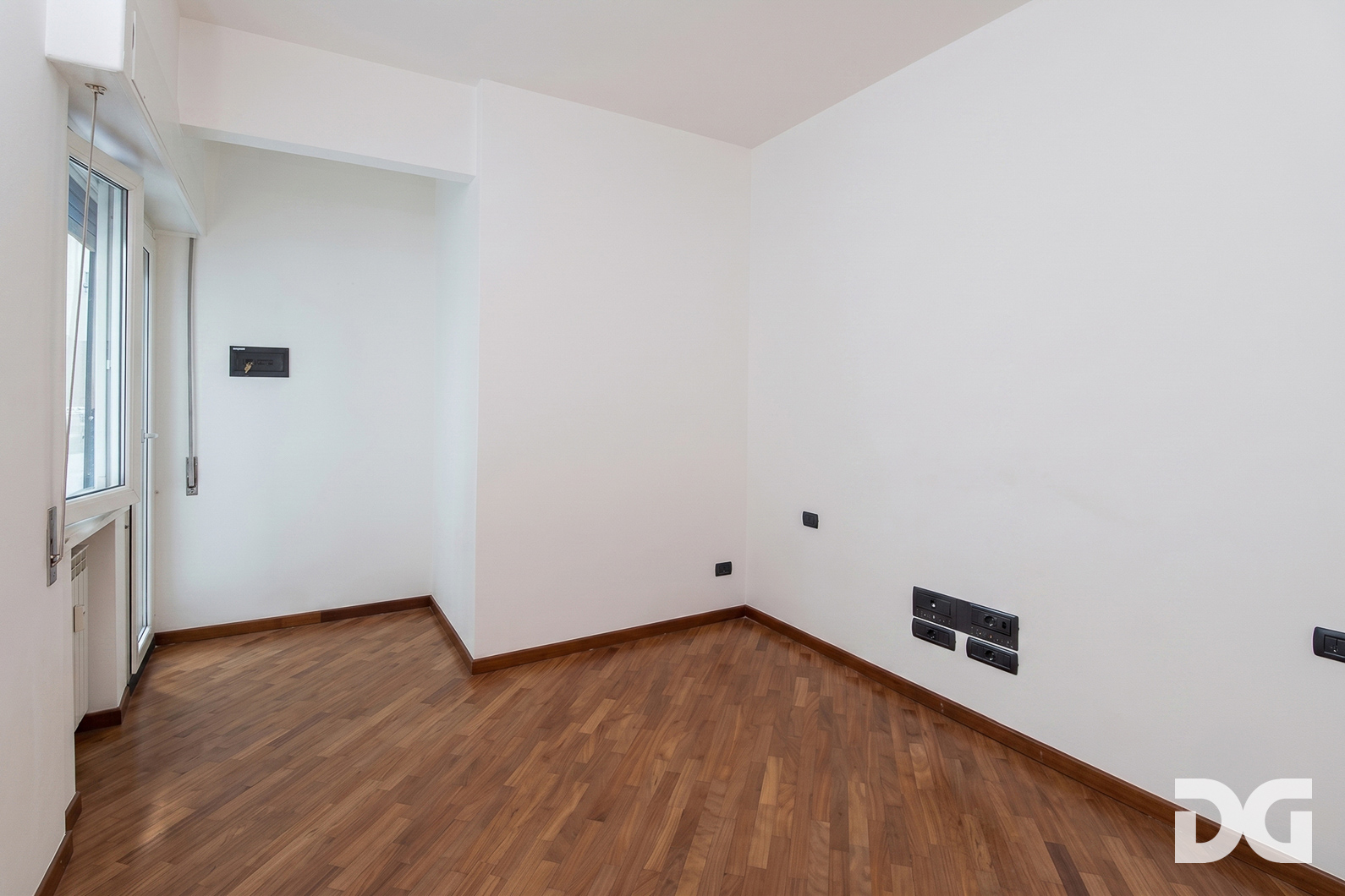 Immobiliare Del Guasta CASTELLETTO – VIA OGERIO PANE ORDINATI MQ. 65 CON TERRAZZI E POSTO AUTO 