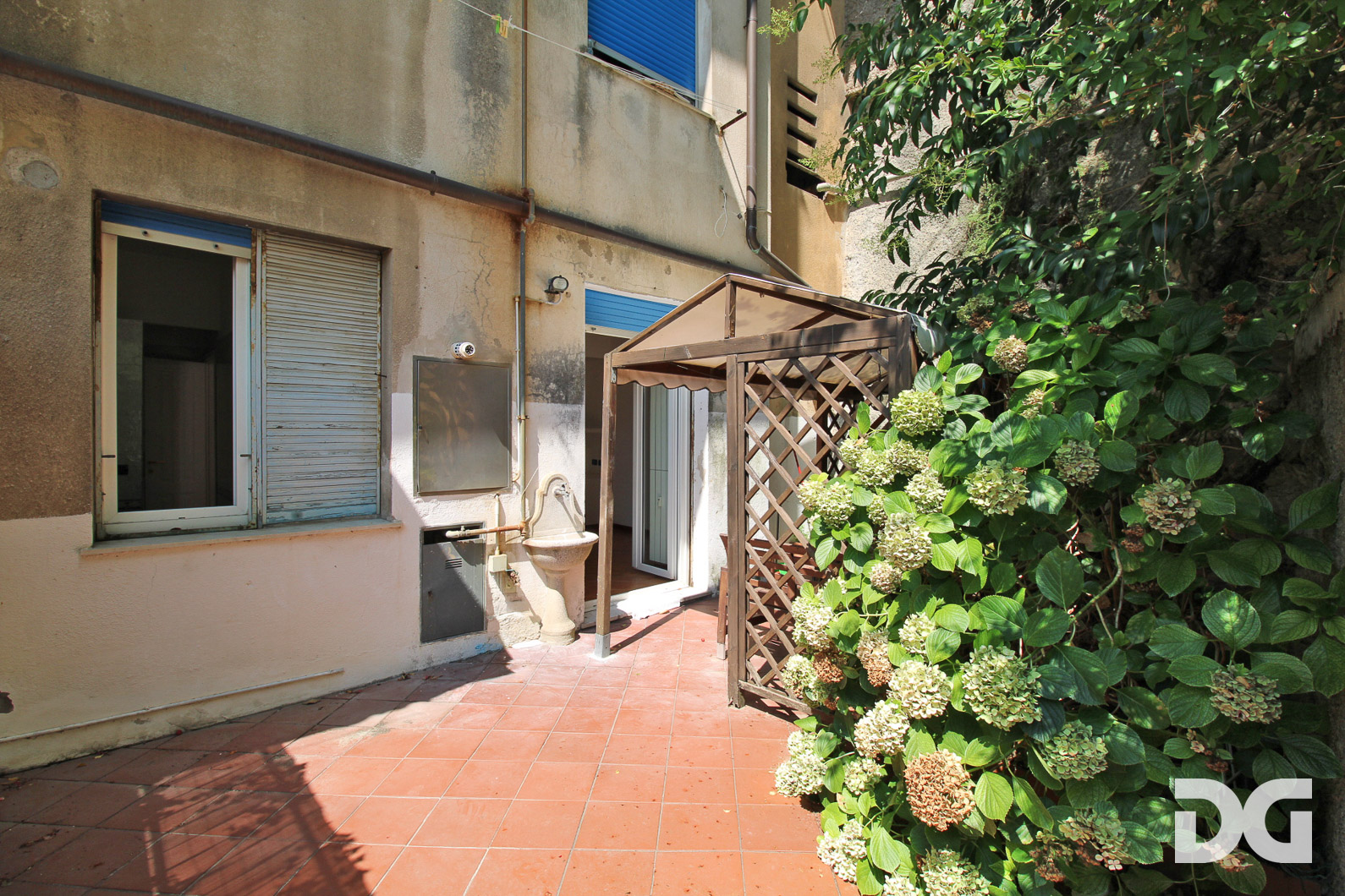 Immobiliare Del Guasta CASTELLETTO – VIA OGERIO PANE ORDINATI MQ. 65 CON TERRAZZI E POSTO AUTO 