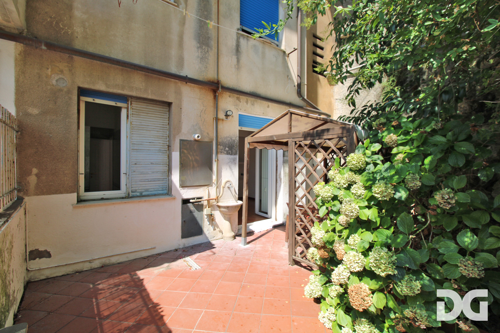 Immobiliare Del Guasta CASTELLETTO – VIA OGERIO PANE ORDINATI MQ. 65 CON TERRAZZI E POSTO AUTO 