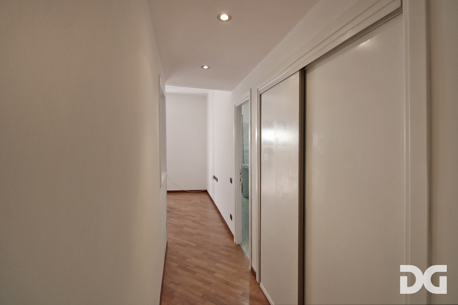 Immobiliare Del Guasta CASTELLETTO – VIA OGERIO PANE ORDINATI MQ. 65 CON TERRAZZI E POSTO AUTO 