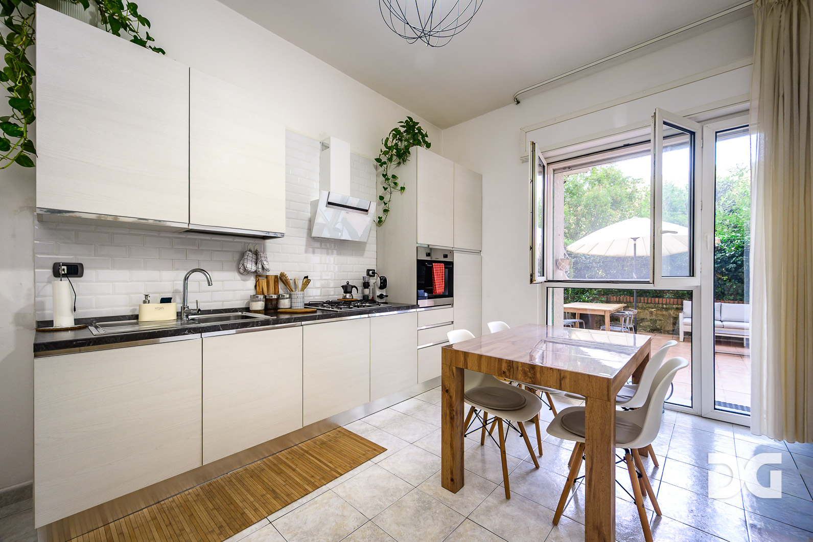 Immobiliare Del Guasta OREGINA – VESUVIO – RISTRUTTURATI MQ. 96 CON TERRAZZO 