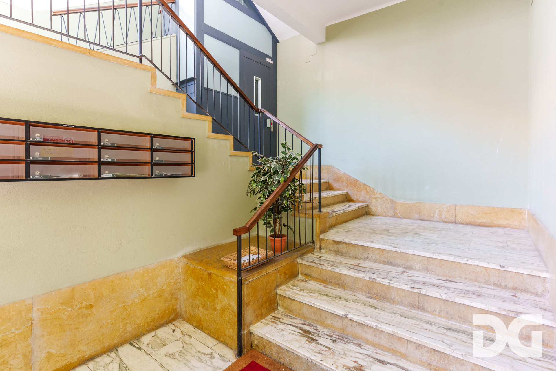 Immobiliare Del Guasta RECCO – PIAZZA MATTEOTTI MQ.134 CON BALCONATA 