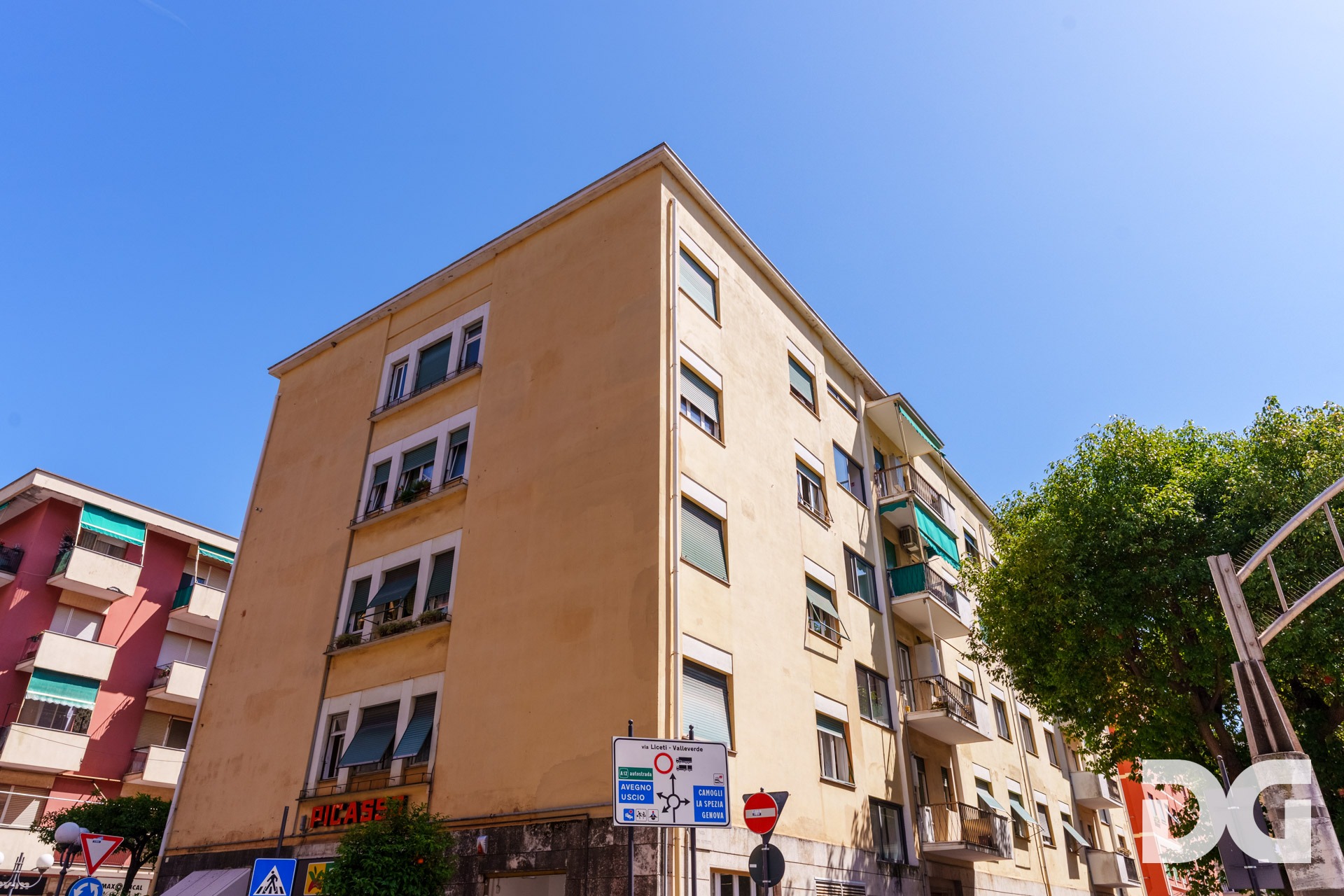 Immobiliare Del Guasta RECCO – PIAZZA MATTEOTTI MQ.134 CON BALCONATA 