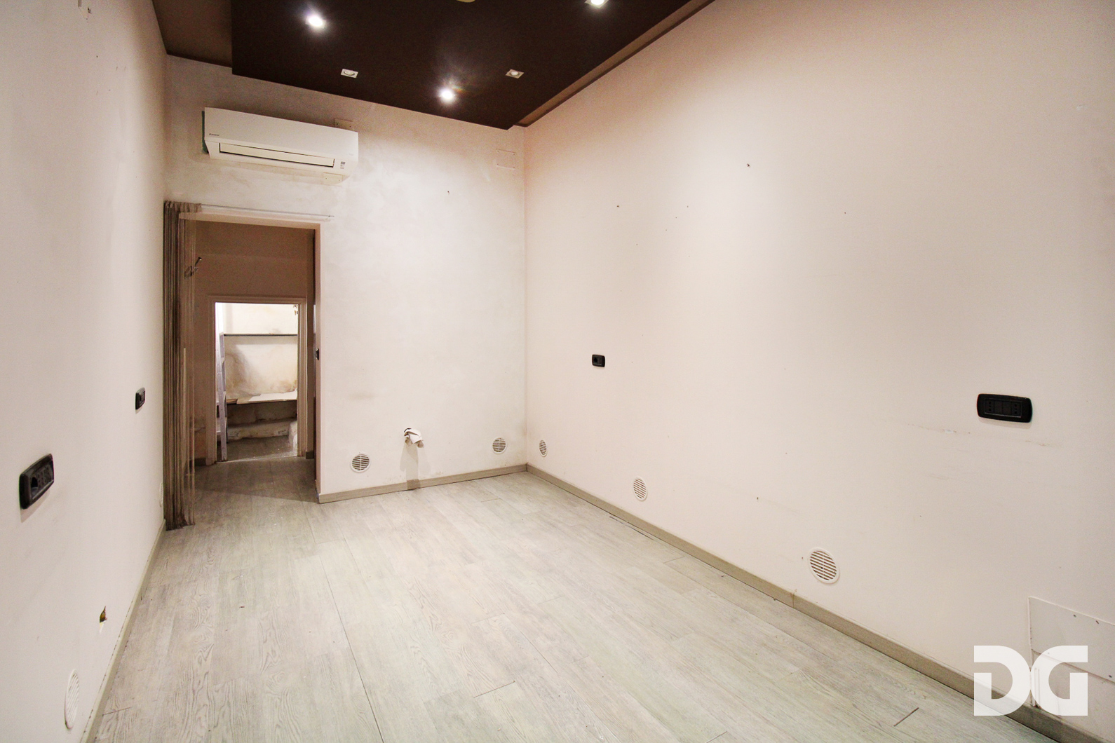 Immobiliare Del Guasta CENTROSTORICO – CANNETO IL CURTO LOCALE COMMERCIALE MQ. 17 