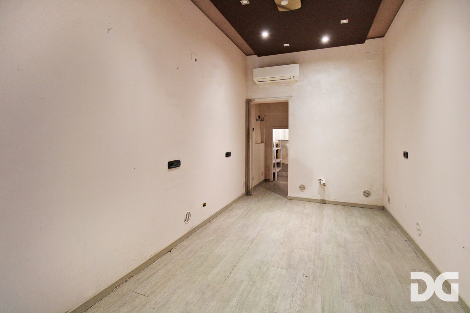 Immobiliare Del Guasta CENTROSTORICO – CANNETO IL CURTO LOCALE COMMERCIALE MQ. 17 