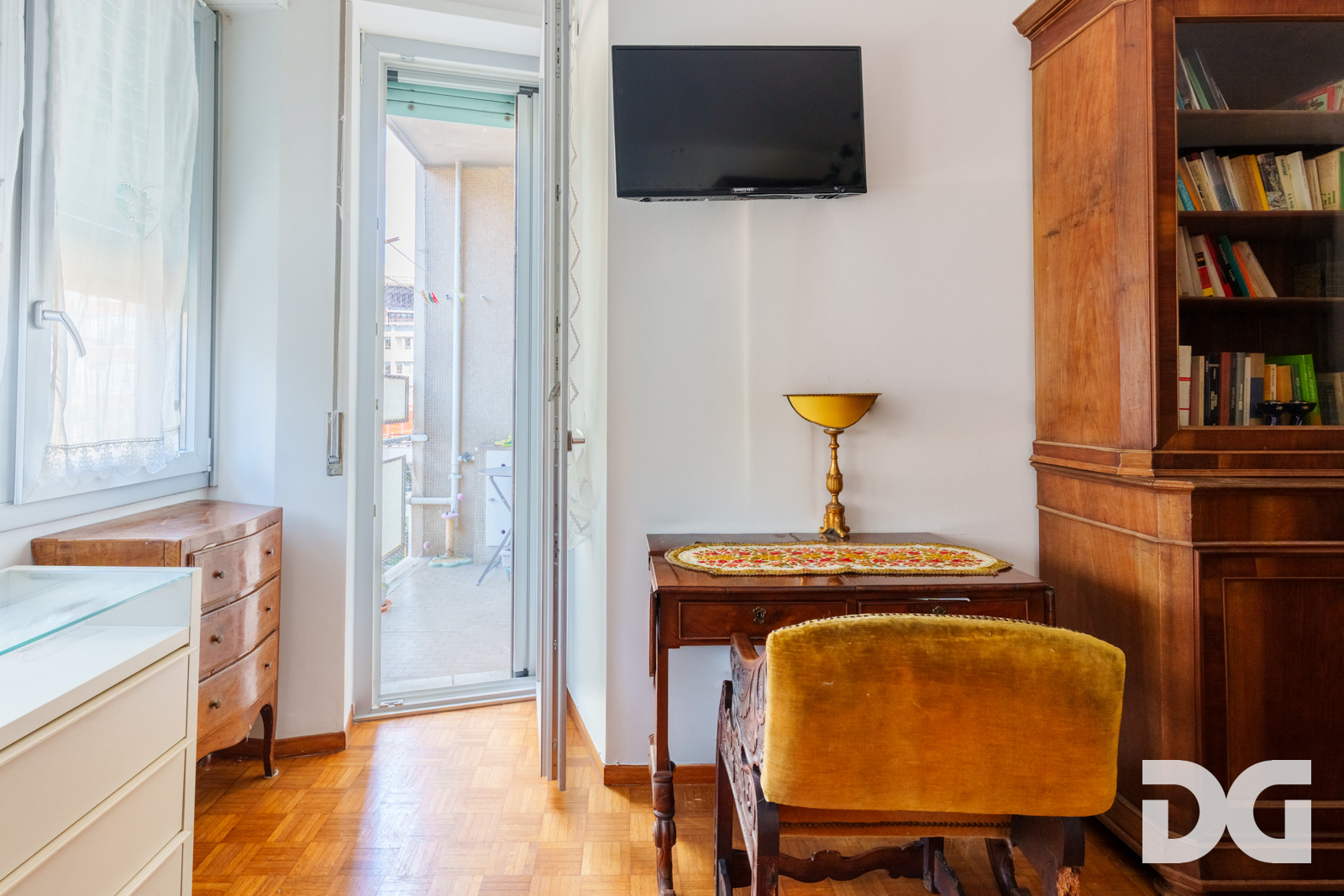 Immobiliare Del Guasta CENTRO – PIAZZA PICCAPIETRA ORDINATI MQ36 CON POGGIOLO