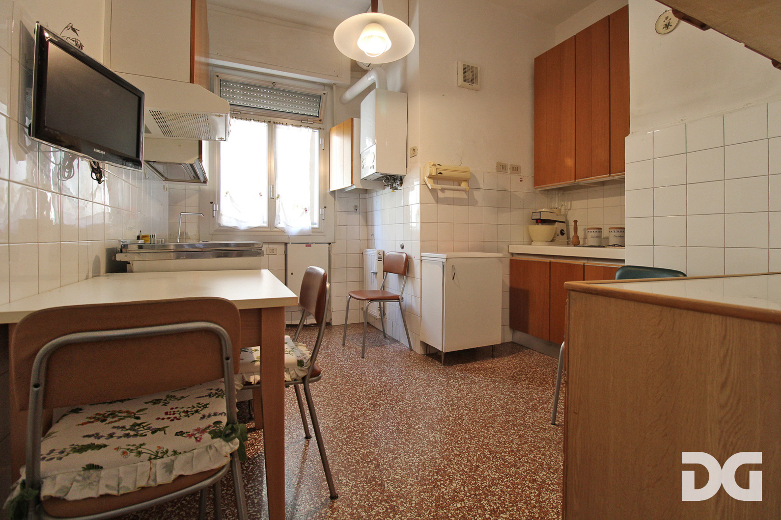 Immobiliare Del Guasta CASTELLETTO – VIA OGERIO PANE PANORAMICISSIMI MQ. 107 CON BACONATA E POSTO AUTO