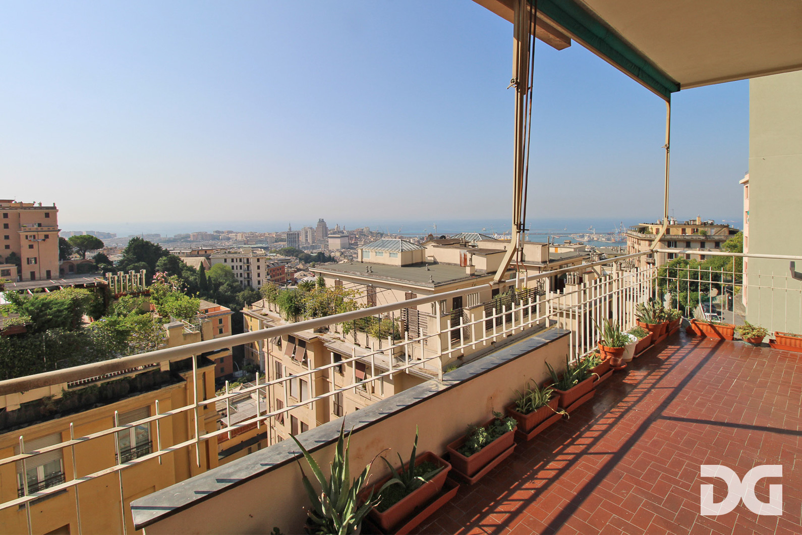 Immobiliare Del Guasta CASTELLETTO – VIA OGERIO PANE PANORAMICISSIMI MQ. 107 CON BACONATA E POSTO AUTO