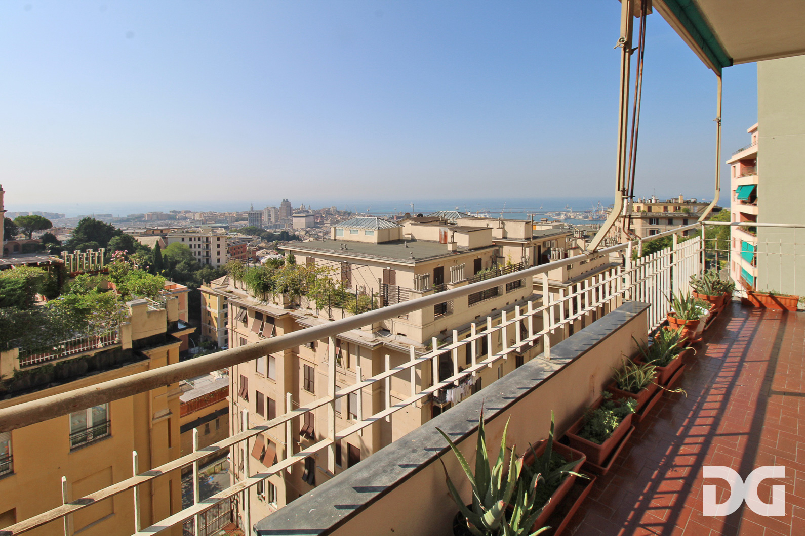 Immobiliare Del Guasta CASTELLETTO – VIA OGERIO PANE PANORAMICISSIMI MQ. 107 CON BACONATA E POSTO AUTO