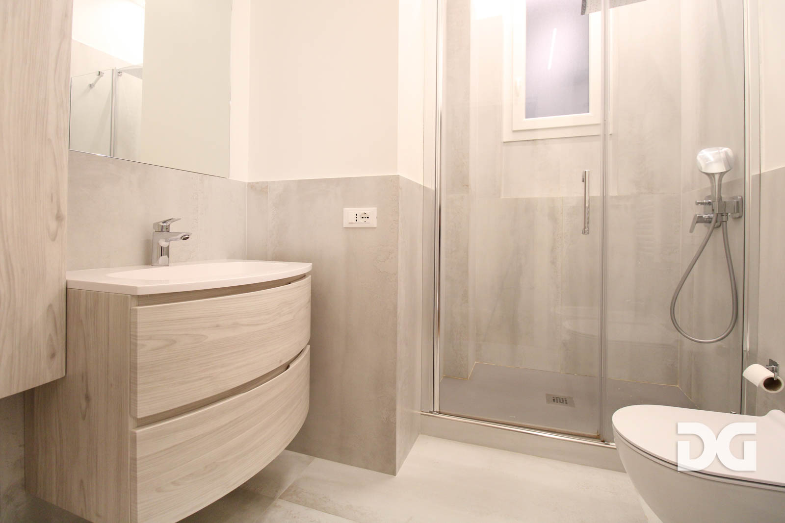 Immobiliare Del Guasta VIA S. CHIARA – ELEGANTI MQ. 185 CON TERRAZZO 