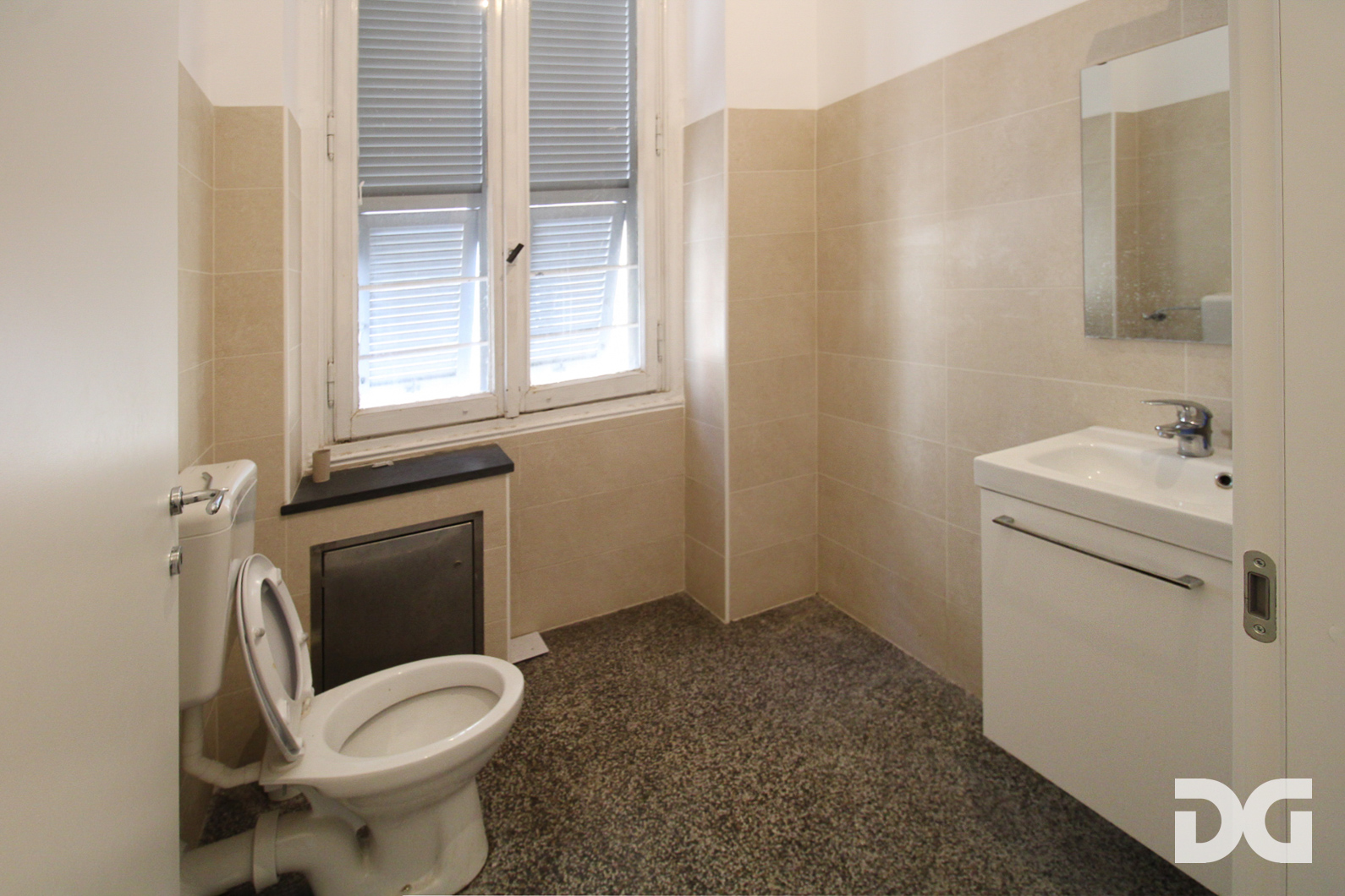 Immobiliare Del Guasta CENTRO – VIA FRUGONI 3 STANZE AD USO UFFICIO MQ.50 