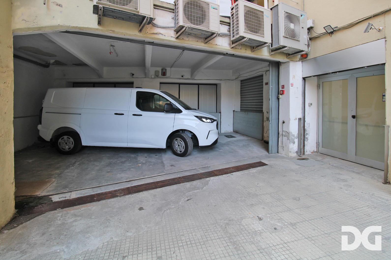 Immobiliare Del Guasta MARASSI - VIA CANEVARI AMPIO MAGAZZINO MQ.568