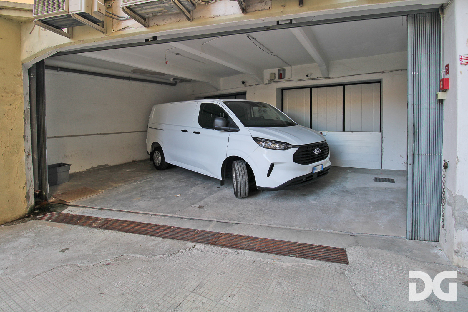 Immobiliare Del Guasta MARASSI - VIA CANEVARI AMPIO MAGAZZINO MQ.568