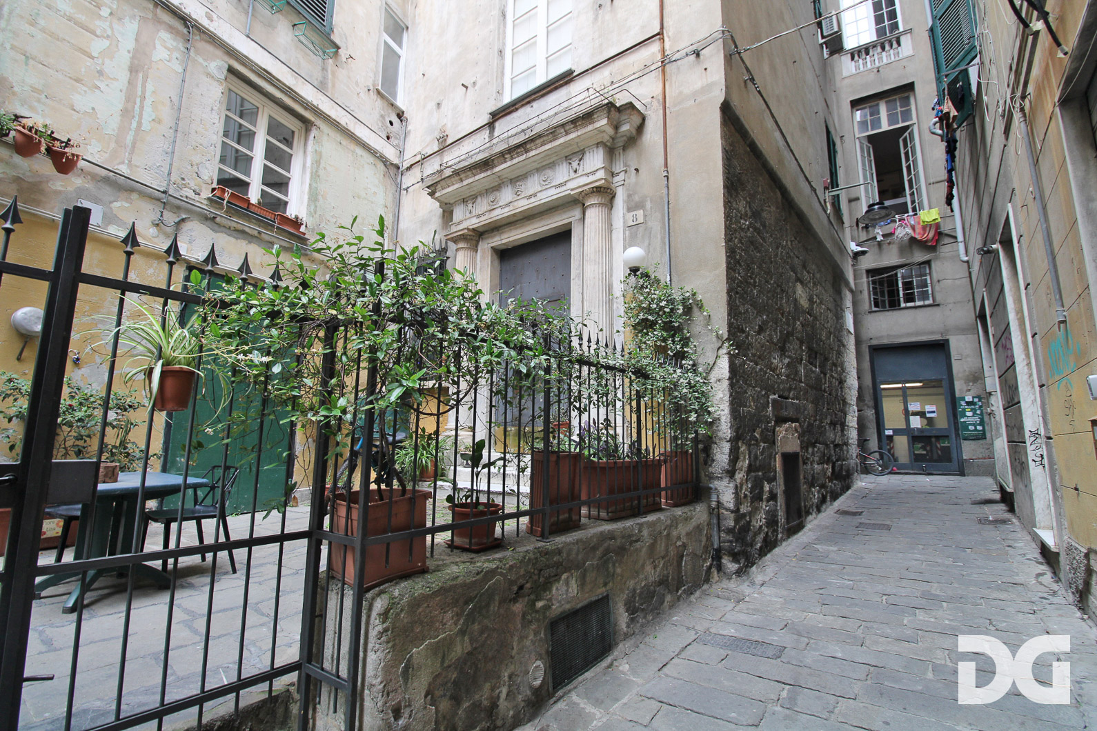 Immobiliare Del Guasta CENTROSTORICO – PIAZZA DE FRANCHI LOCALE MQ. 40 CON 2 VETRINE SU STRADA