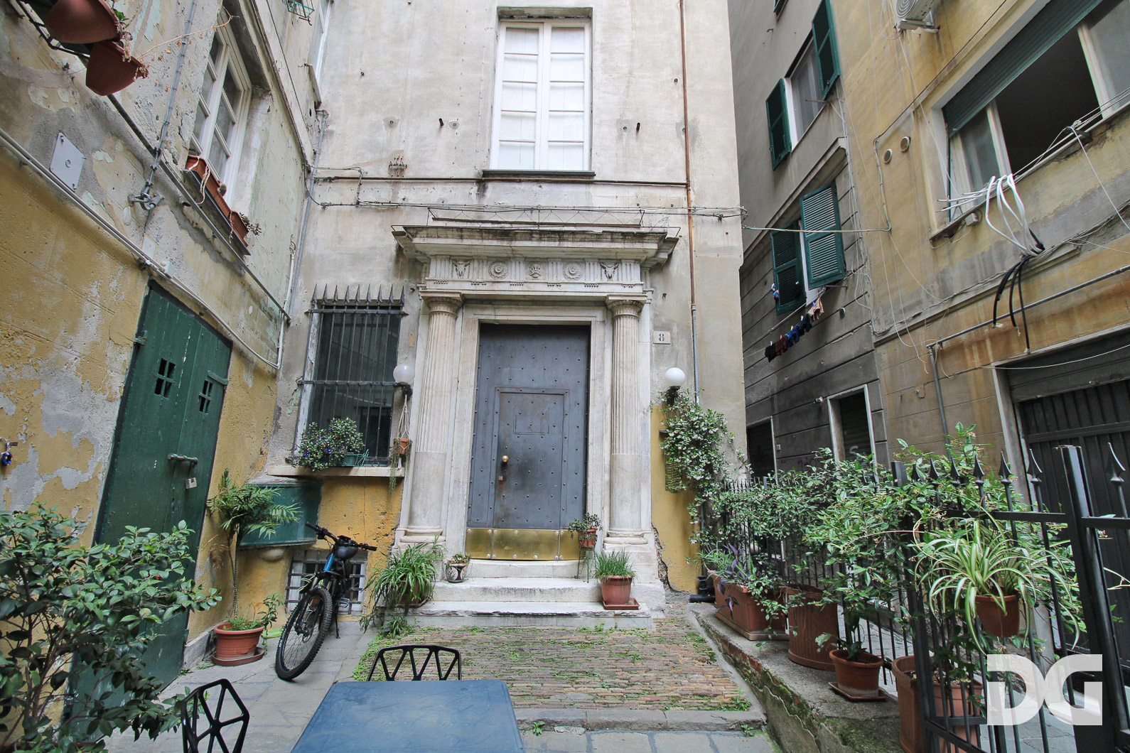 Immobiliare Del Guasta CENTROSTORICO – PIAZZA DE FRANCHI LOCALE MQ. 40 CON 2 VETRINE SU STRADA