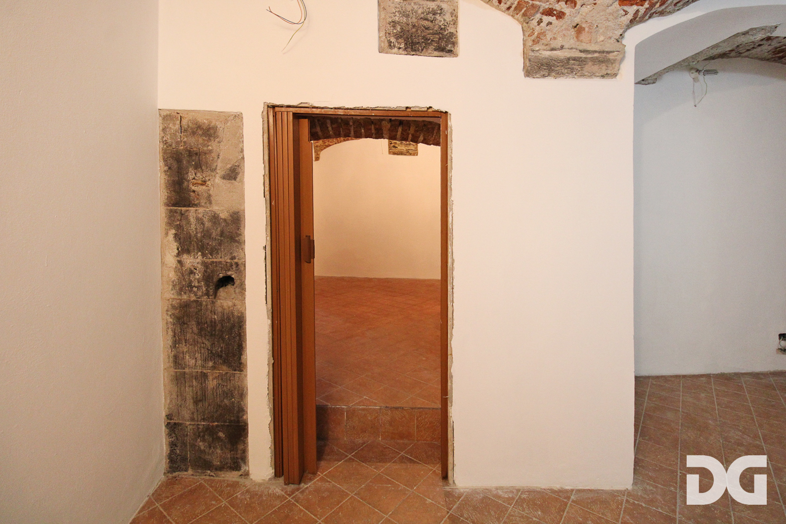 Immobiliare Del Guasta CENTROSTORICO – PIAZZA DE FRANCHI LOCALE MQ. 40 CON 2 VETRINE SU STRADA