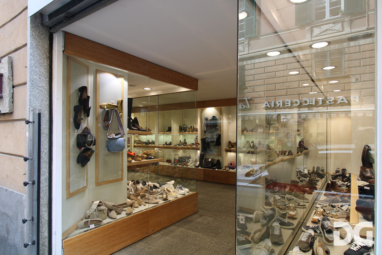 Immobiliare Del Guasta CENTRO – VIA GALATA NEGOZIO MQ. 94