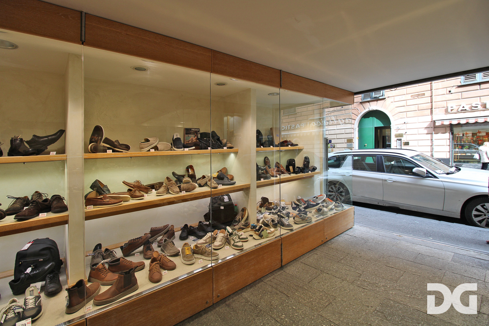 Immobiliare Del Guasta CENTRO – VIA GALATA NEGOZIO MQ. 94