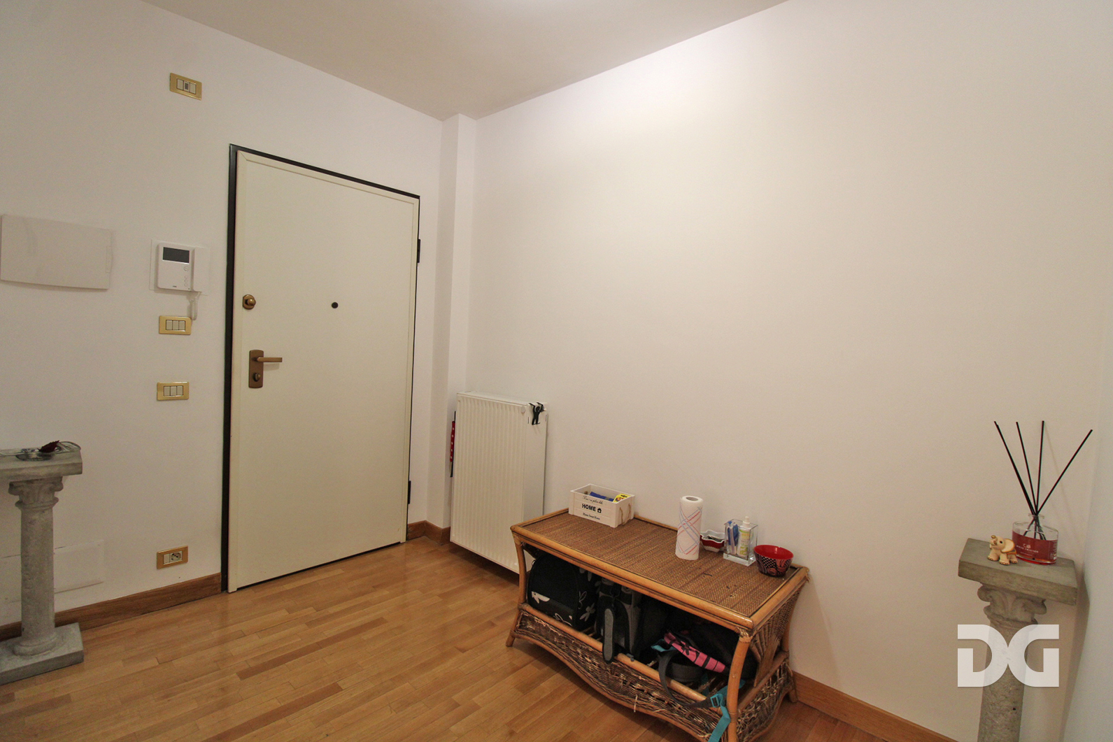 Immobiliare Del Guasta PIAZZA CARIGNANO ADIACENZE – ARREDATI MQ. 115 CON BOX 