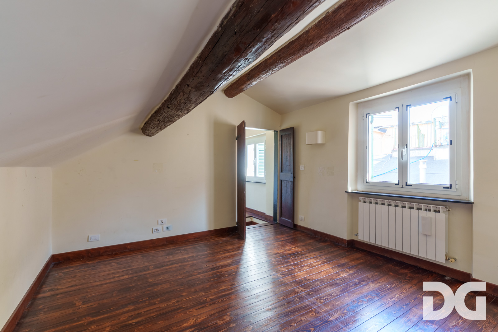 Immobiliare Del Guasta CENTROSTORICO – PIAZZA DEL FERRO RISTRUTTURATI MQ. 123 CON TERRAZZO