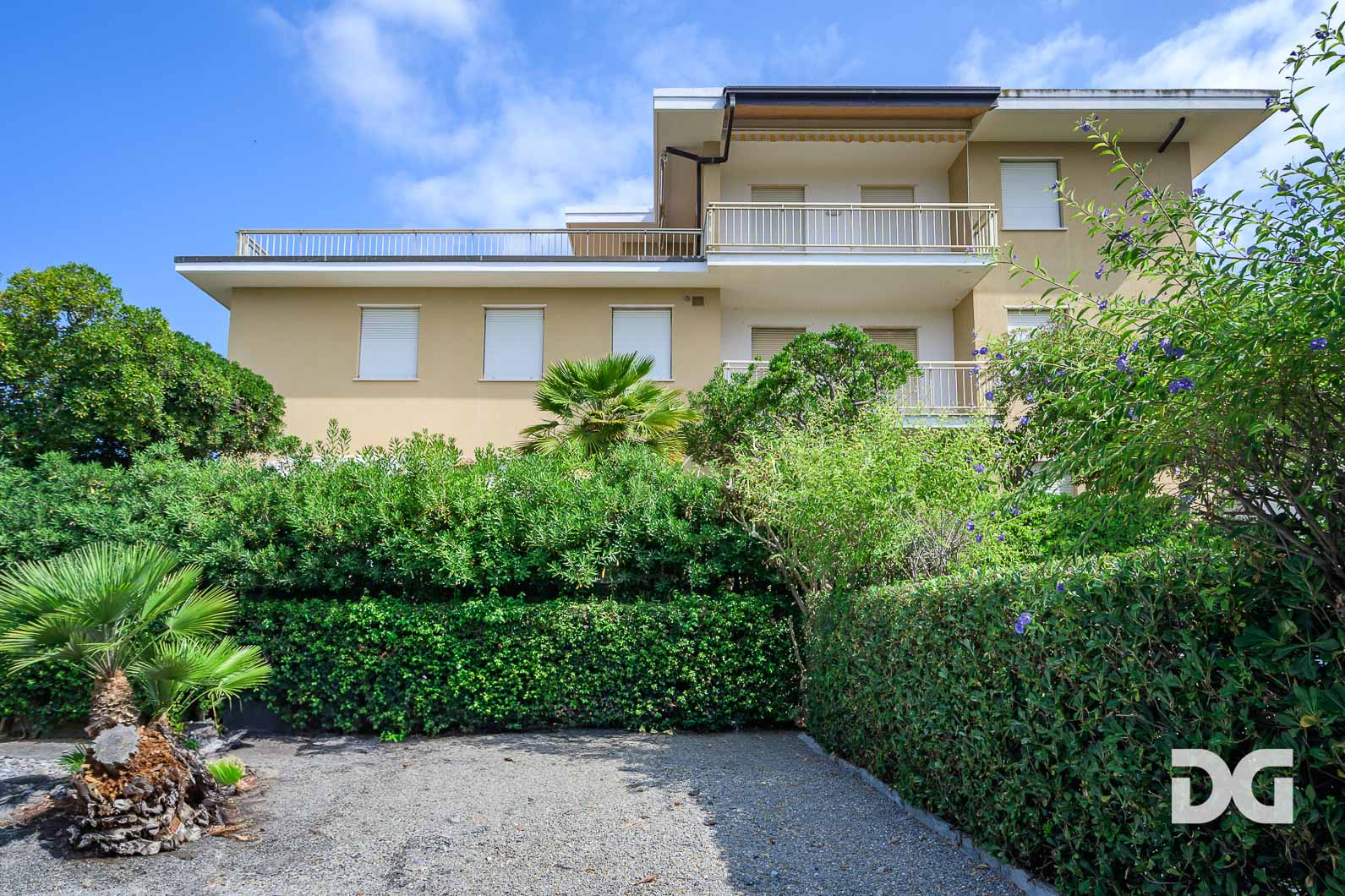 Immobiliare Del Guasta SANTO STEFANO AL MARE – ATTICO PANORAMICO MQ. 78 CON TERRAZZO 