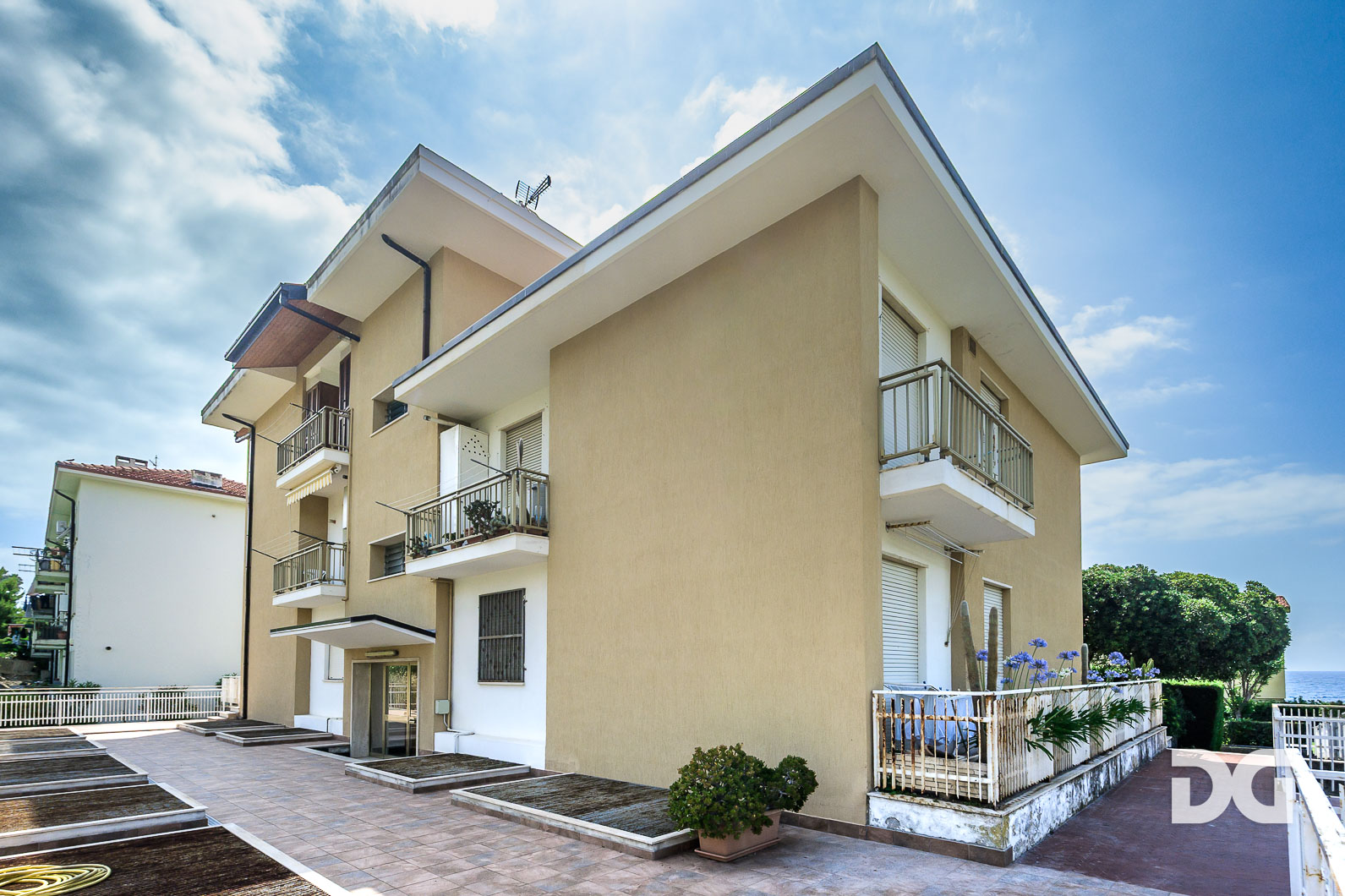 Immobiliare Del Guasta SANTO STEFANO AL MARE – ATTICO PANORAMICO MQ. 78 CON TERRAZZO 