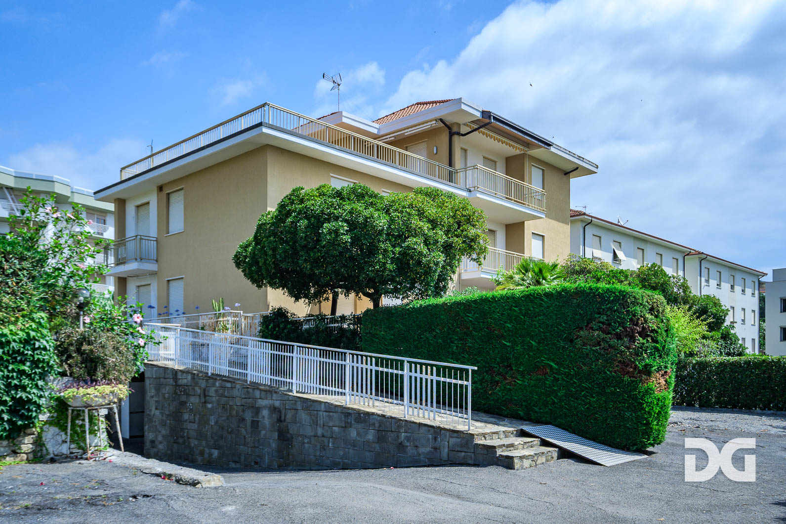 Immobiliare Del Guasta SANTO STEFANO AL MARE – ATTICO PANORAMICO MQ. 78 CON TERRAZZO 