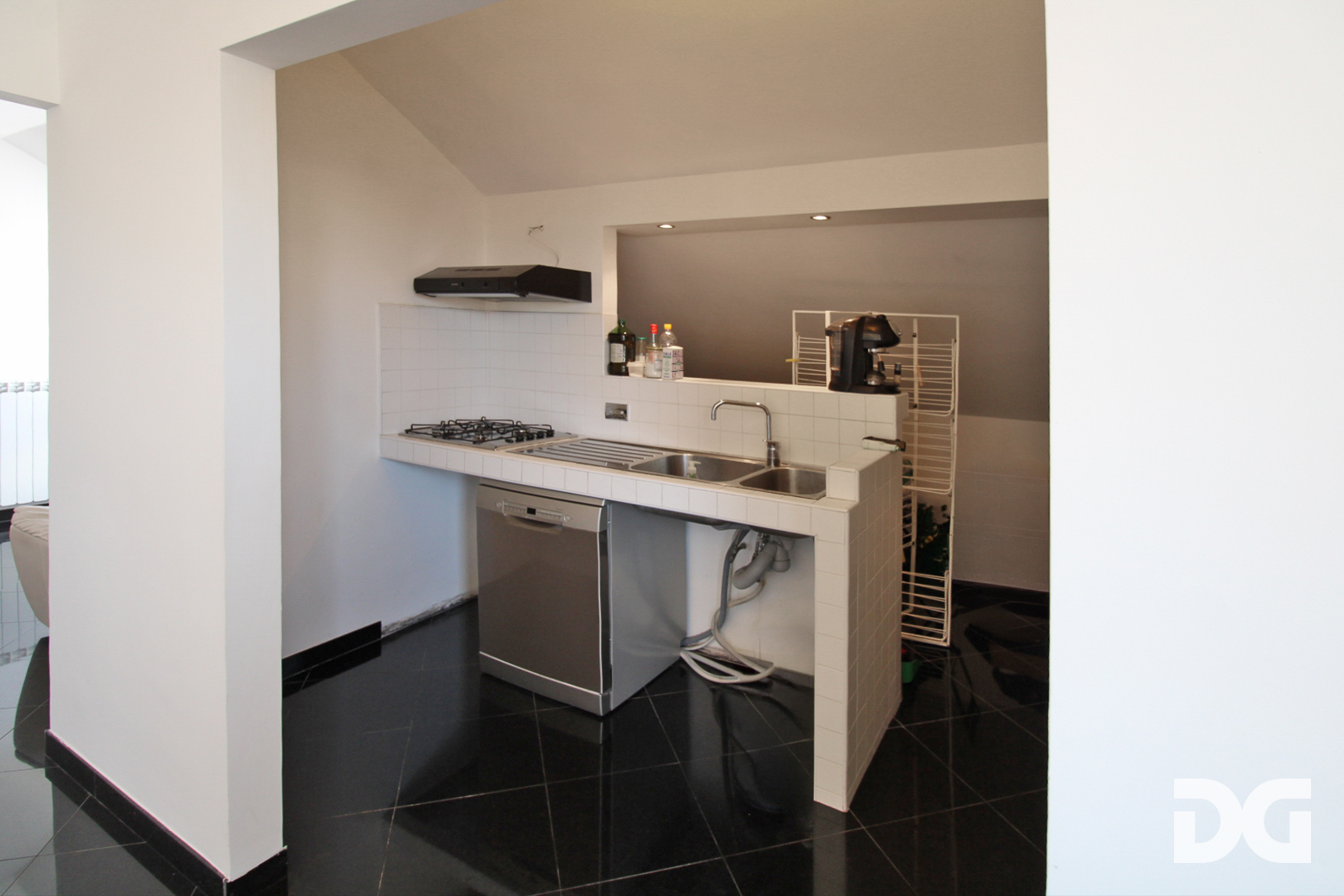 Immobiliare Del Guasta CARIGNANO – VIA GALEAZZO ALESSI PANORAMICI MQ. 98 CON POGGIOLO