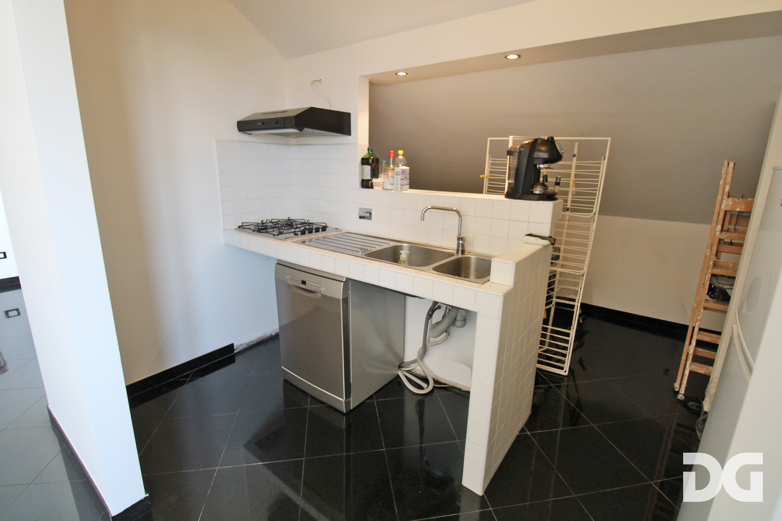 Immobiliare Del Guasta CARIGNANO – VIA GALEAZZO ALESSI PANORAMICI MQ. 98 CON POGGIOLO