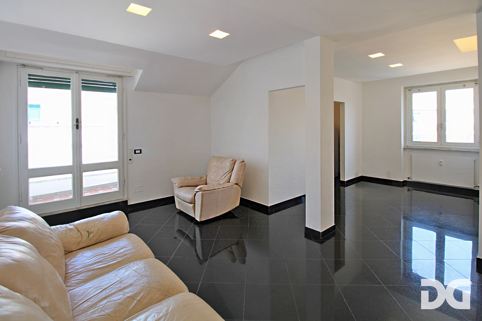 Immobiliare Del Guasta CARIGNANO – VIA GALEAZZO ALESSI PANORAMICI MQ. 98 CON POGGIOLO