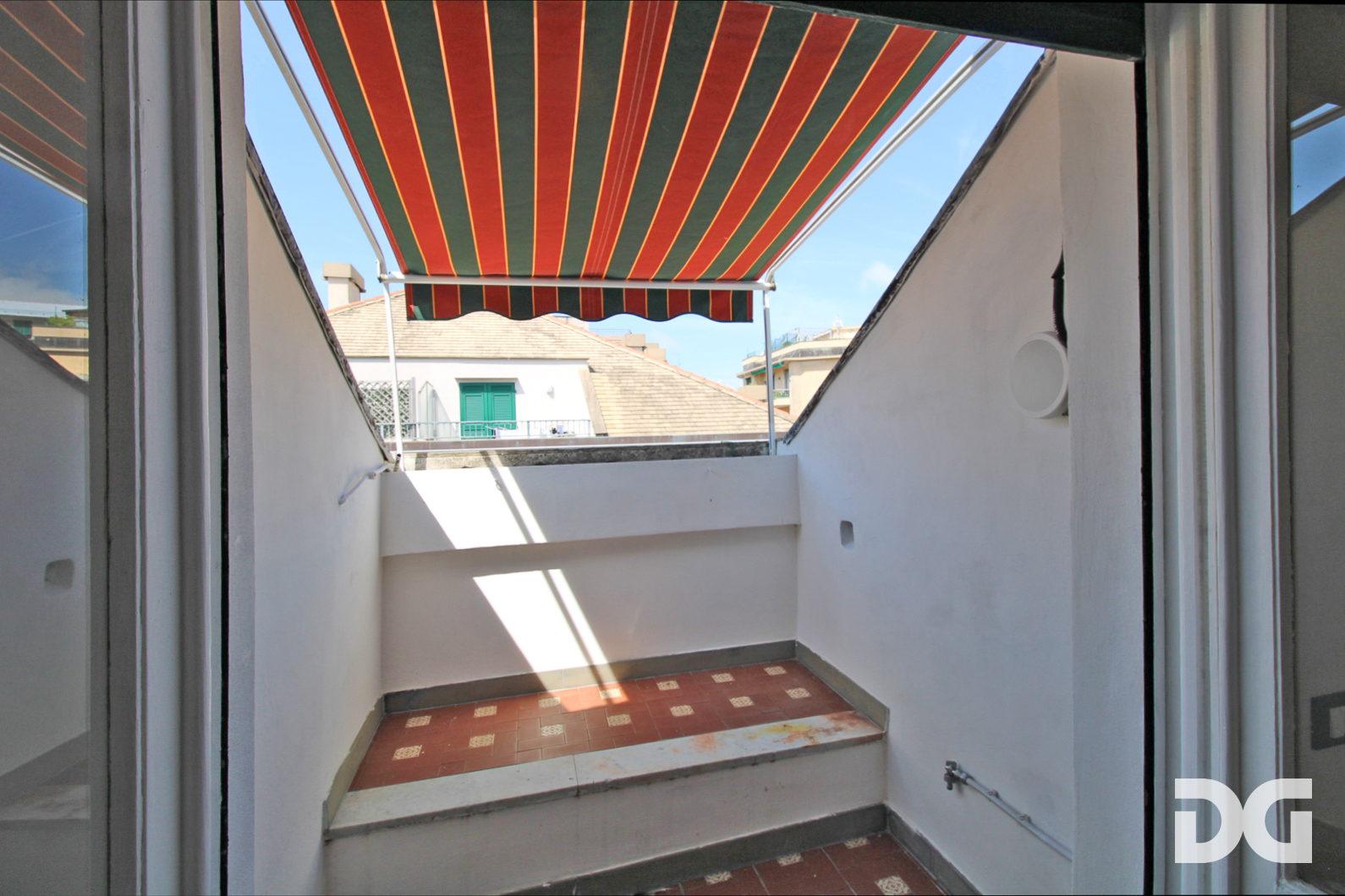 Immobiliare Del Guasta CARIGNANO – VIA GALEAZZO ALESSI PANORAMICI MQ. 98 CON POGGIOLO