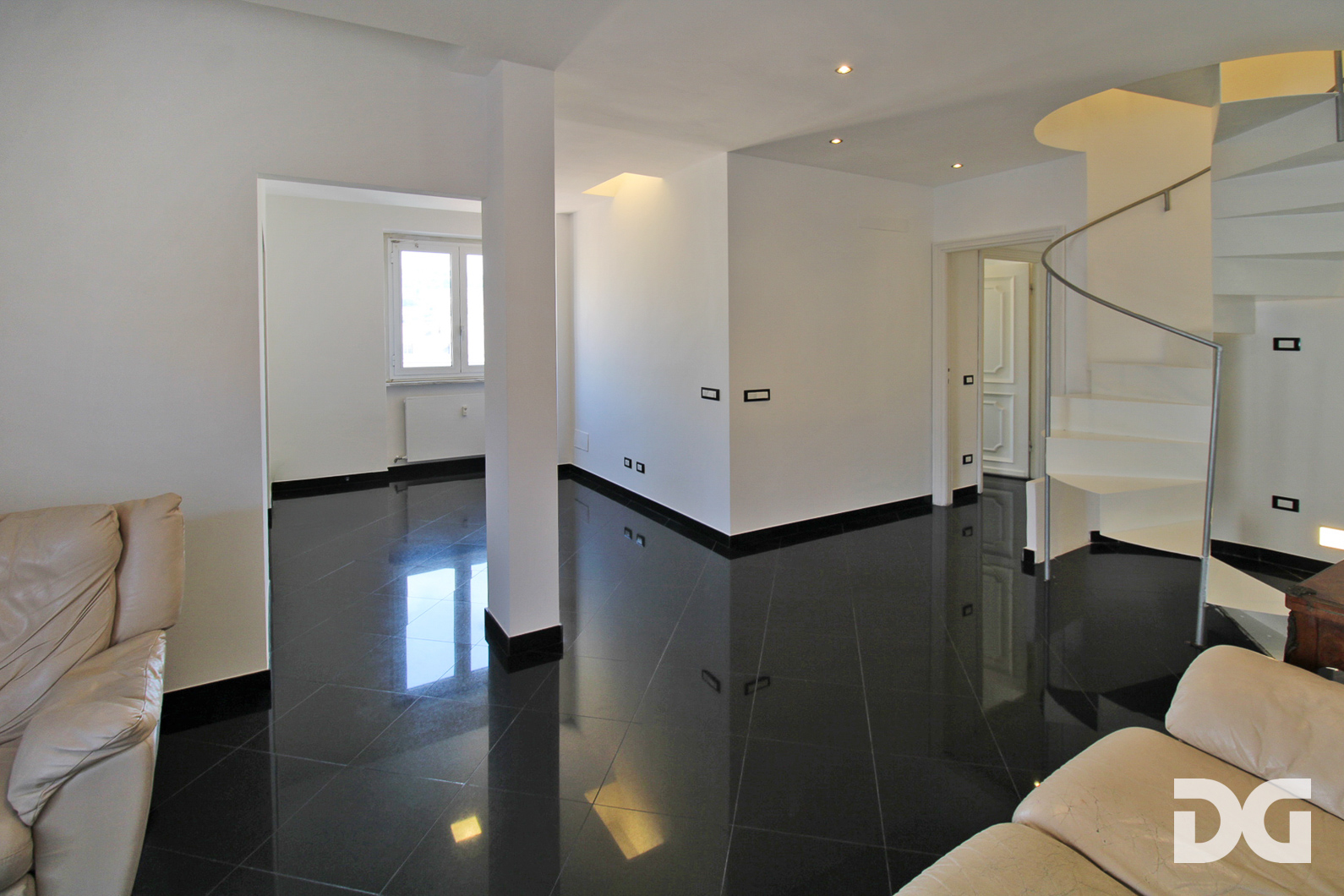 Immobiliare Del Guasta CARIGNANO – VIA GALEAZZO ALESSI PANORAMICI MQ. 98 CON POGGIOLO