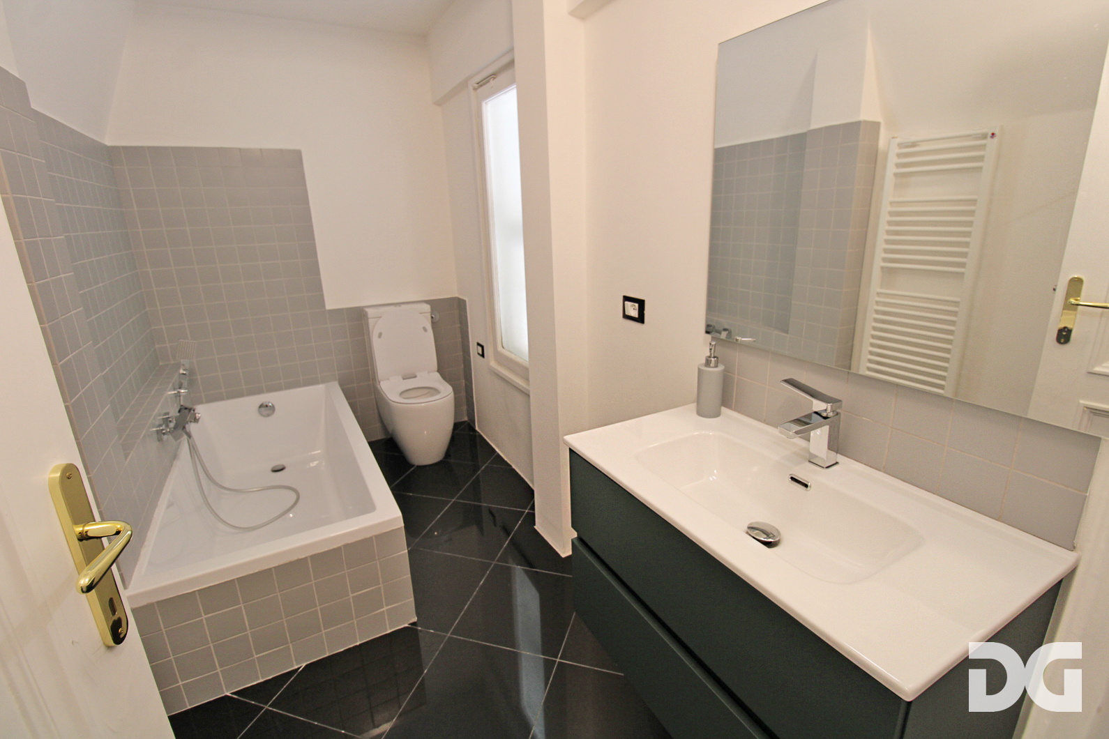 Immobiliare Del Guasta CARIGNANO – VIA GALEAZZO ALESSI PANORAMICI MQ. 98 CON POGGIOLO