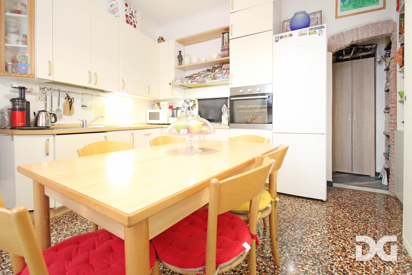 Immobiliare Del Guasta VIA CAIROLI – SPLENDIDO APPARTAMENTO IN CONTESTO STORICO 