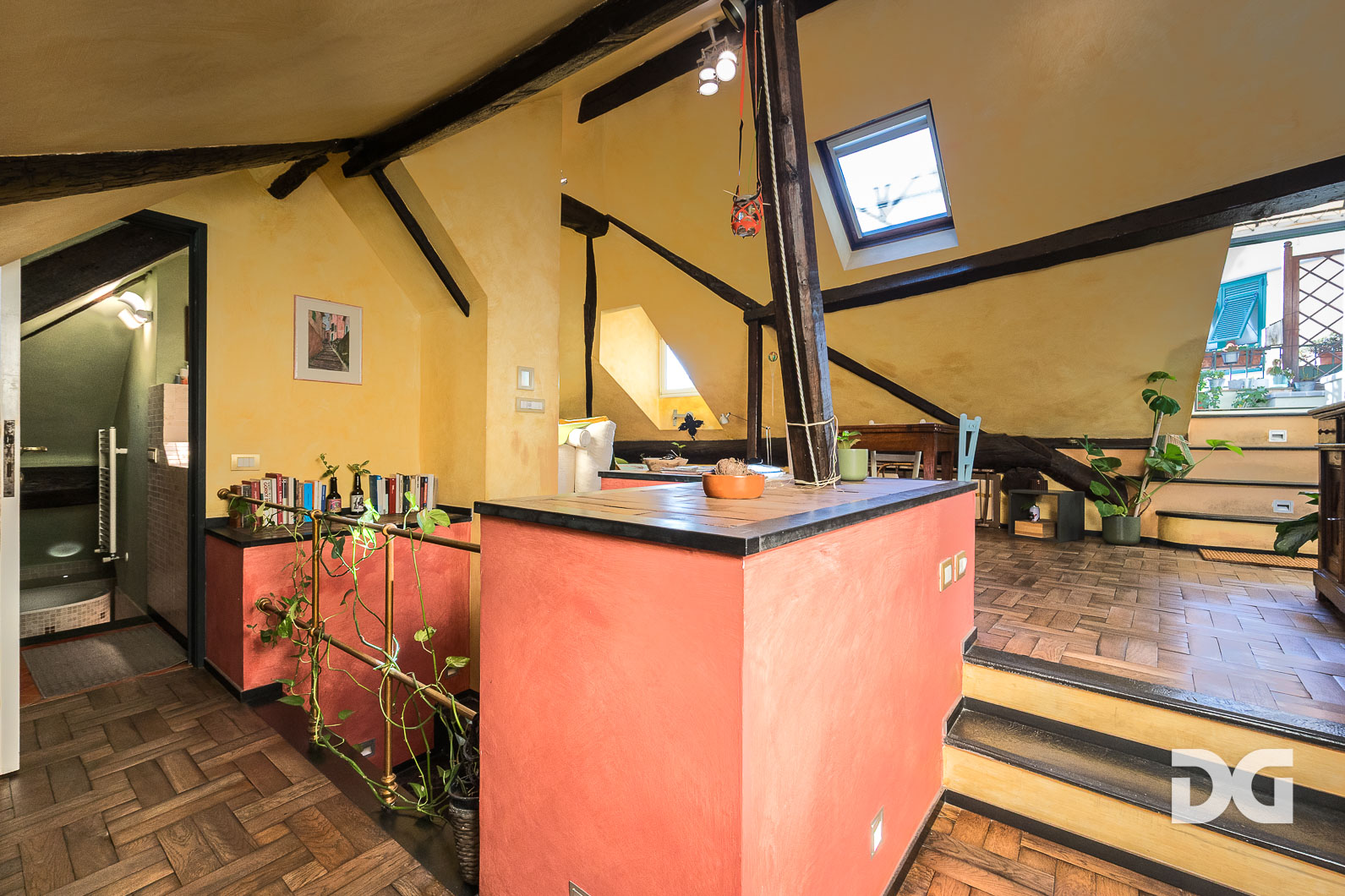 Immobiliare Del Guasta CENTRO – PIAZZA DELLA GIUGGIOLA PANORAMICISSIMI MQ. 43 CON TERRAZZO