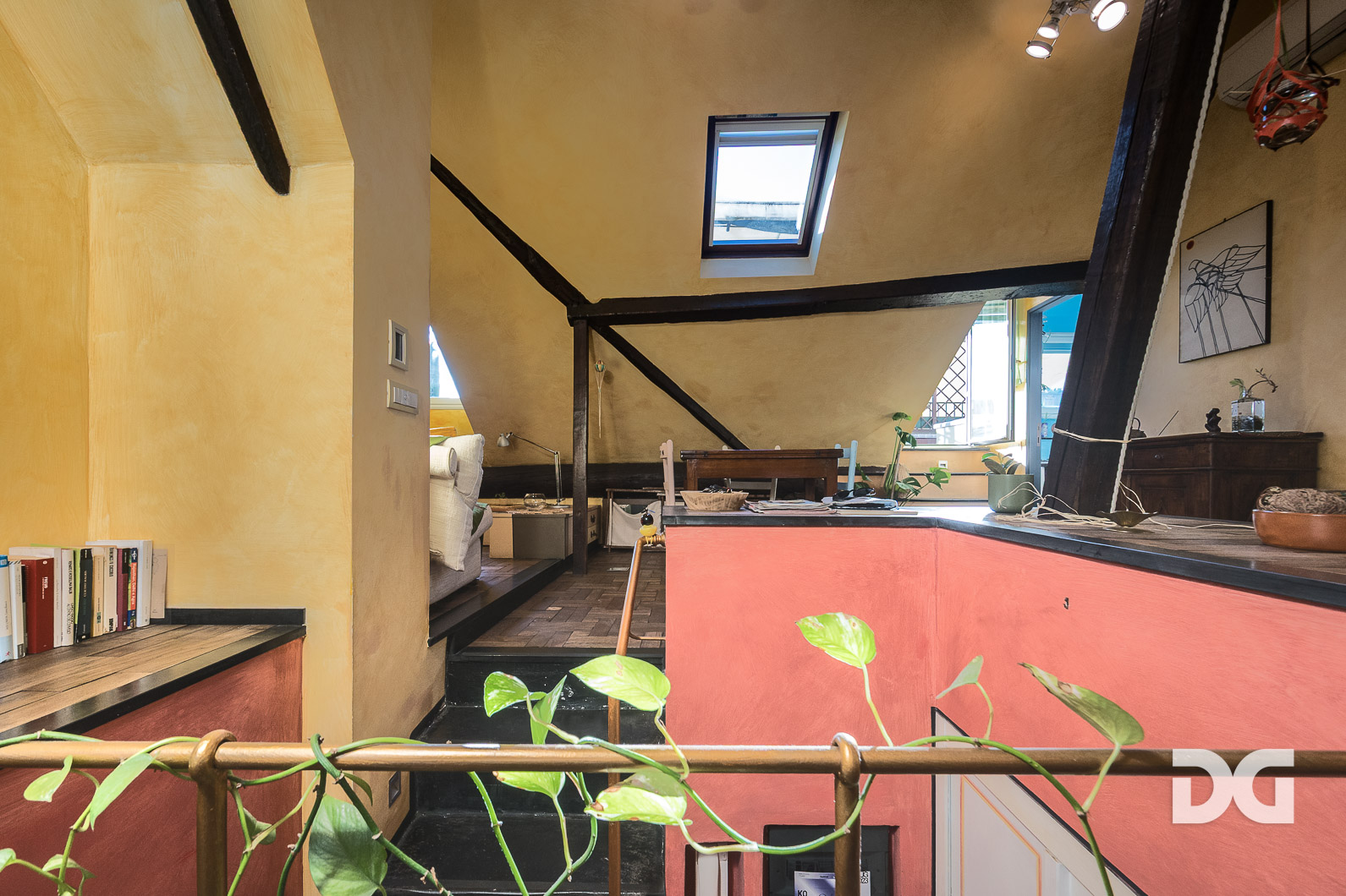 Immobiliare Del Guasta CENTRO – PIAZZA DELLA GIUGGIOLA PANORAMICISSIMI MQ. 43 CON TERRAZZO