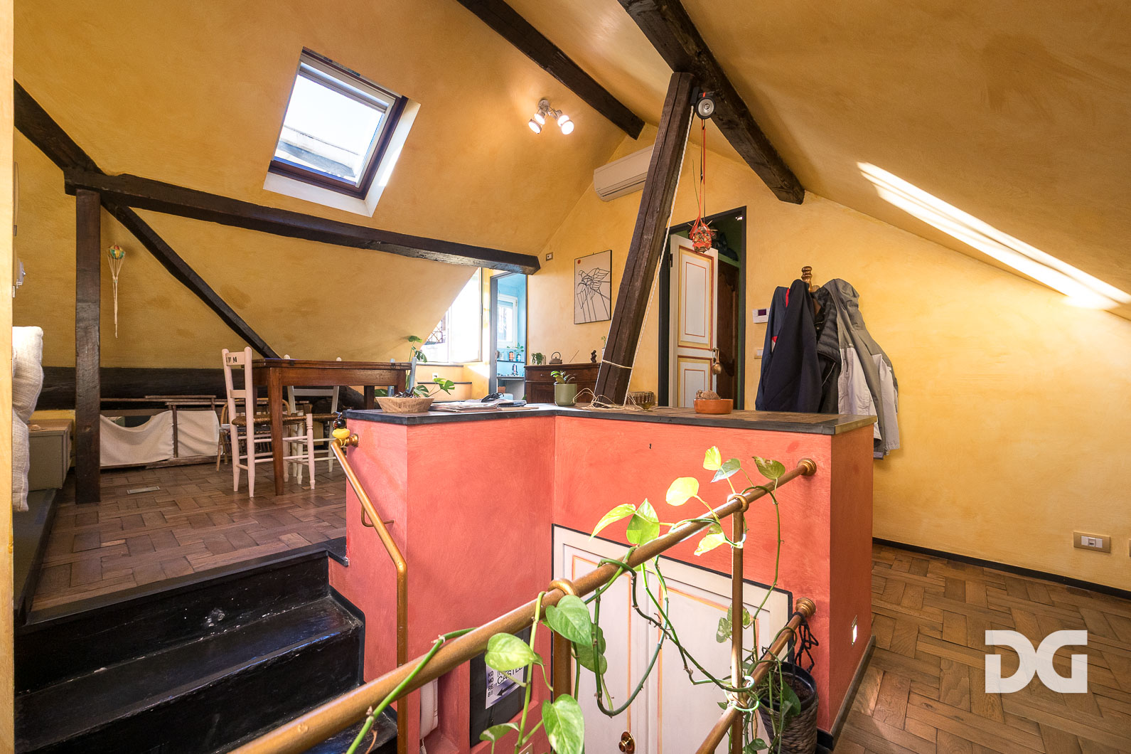 Immobiliare Del Guasta CENTRO – PIAZZA DELLA GIUGGIOLA PANORAMICISSIMI MQ. 43 CON TERRAZZO