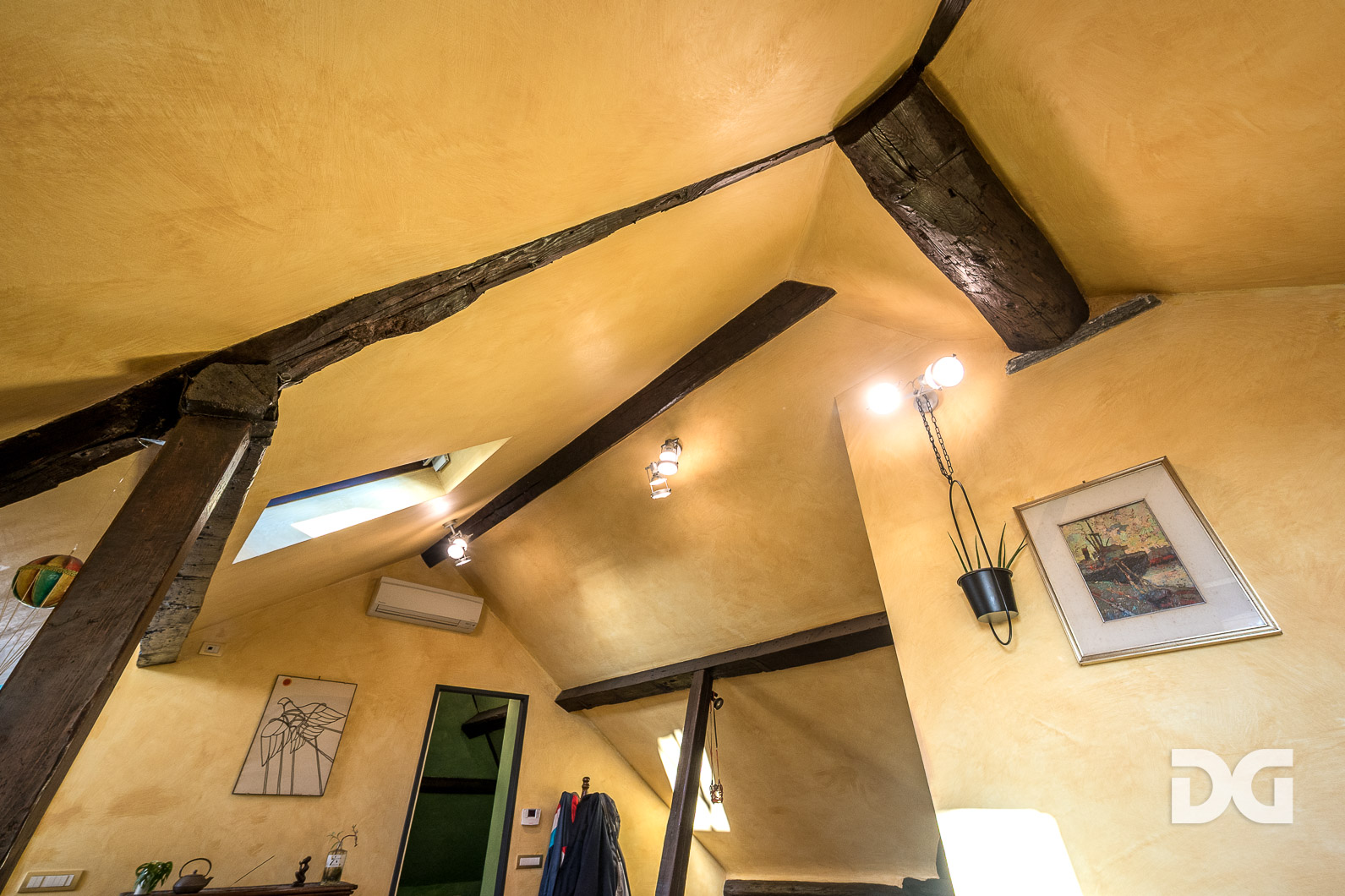 Immobiliare Del Guasta CENTRO – PIAZZA DELLA GIUGGIOLA PANORAMICISSIMI MQ. 43 CON TERRAZZO