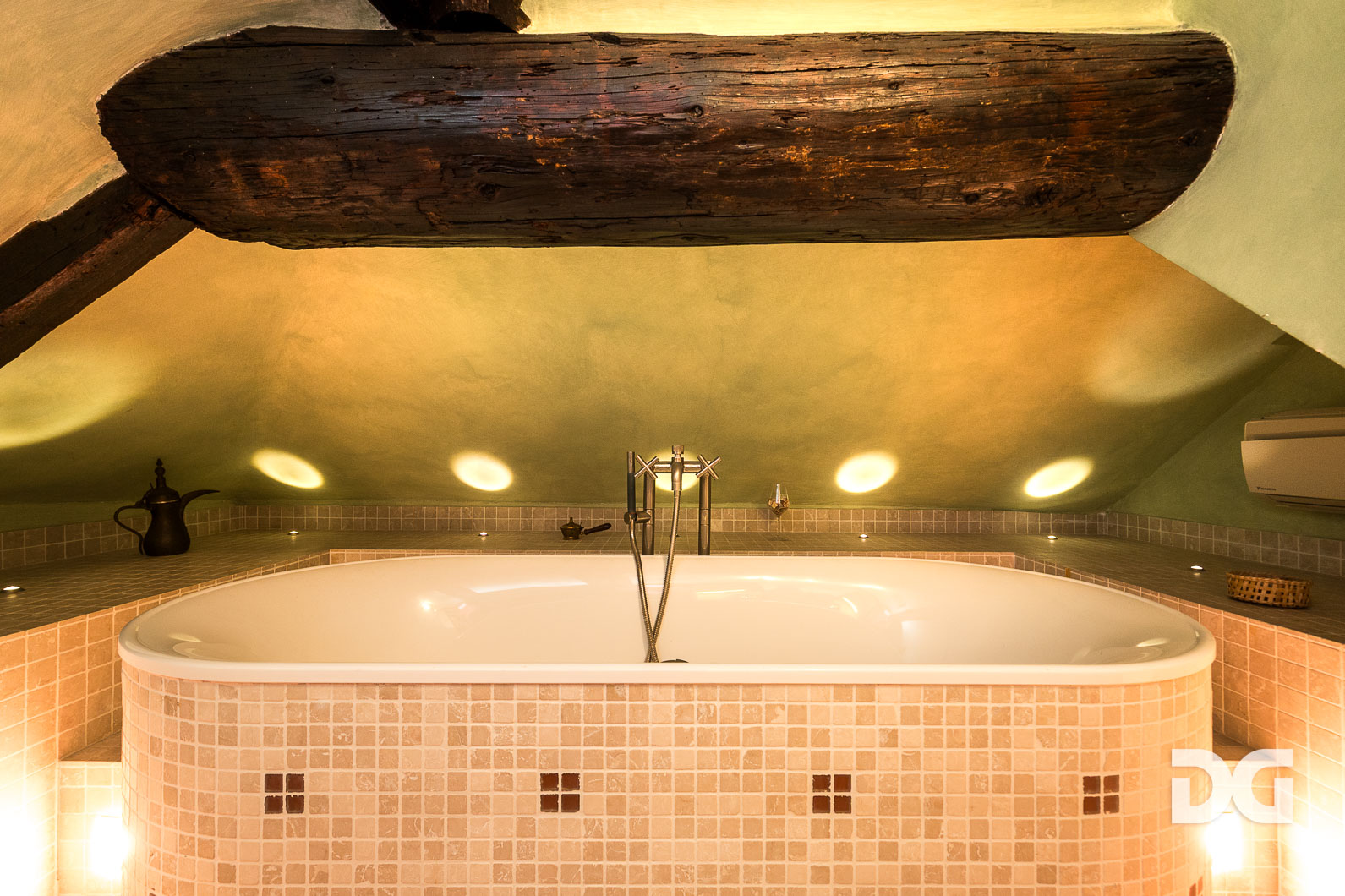 Immobiliare Del Guasta CENTRO – PIAZZA DELLA GIUGGIOLA PANORAMICISSIMI MQ. 43 CON TERRAZZO