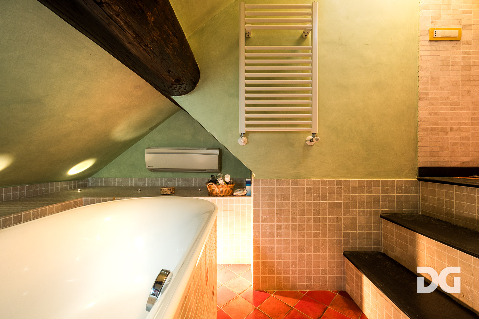 Immobiliare Del Guasta CENTRO – PIAZZA DELLA GIUGGIOLA PANORAMICISSIMI MQ. 43 CON TERRAZZO