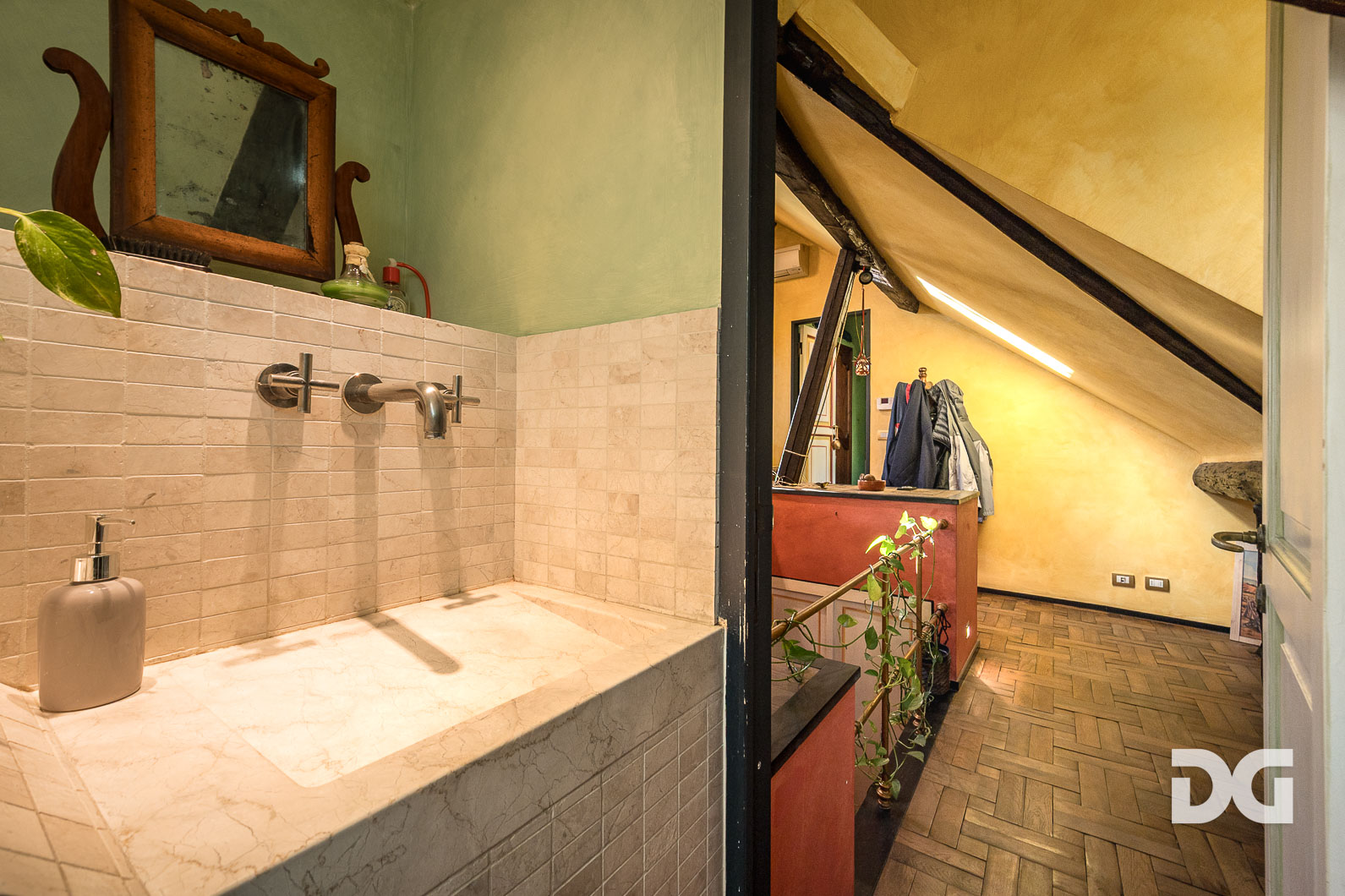 Immobiliare Del Guasta CENTRO – PIAZZA DELLA GIUGGIOLA PANORAMICISSIMI MQ. 43 CON TERRAZZO