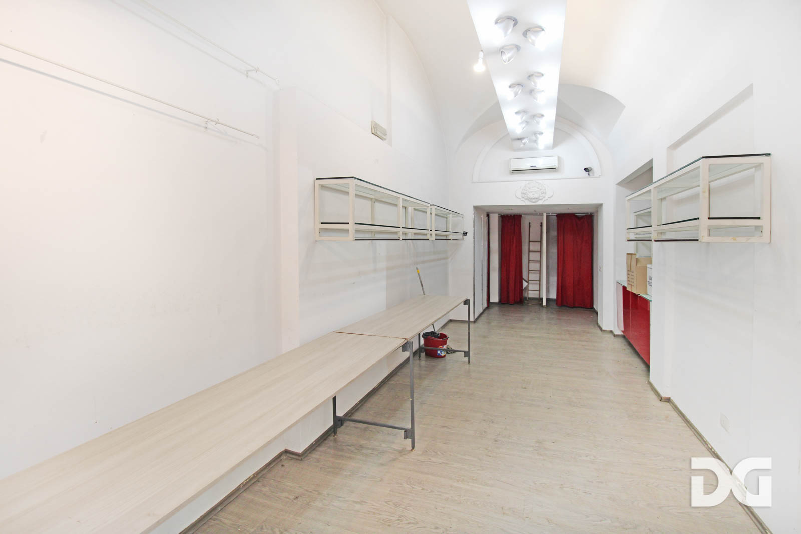 Immobiliare Del Guasta PIAZZA DELLA NUNZIATA – NEGOZIO MQ. 75 