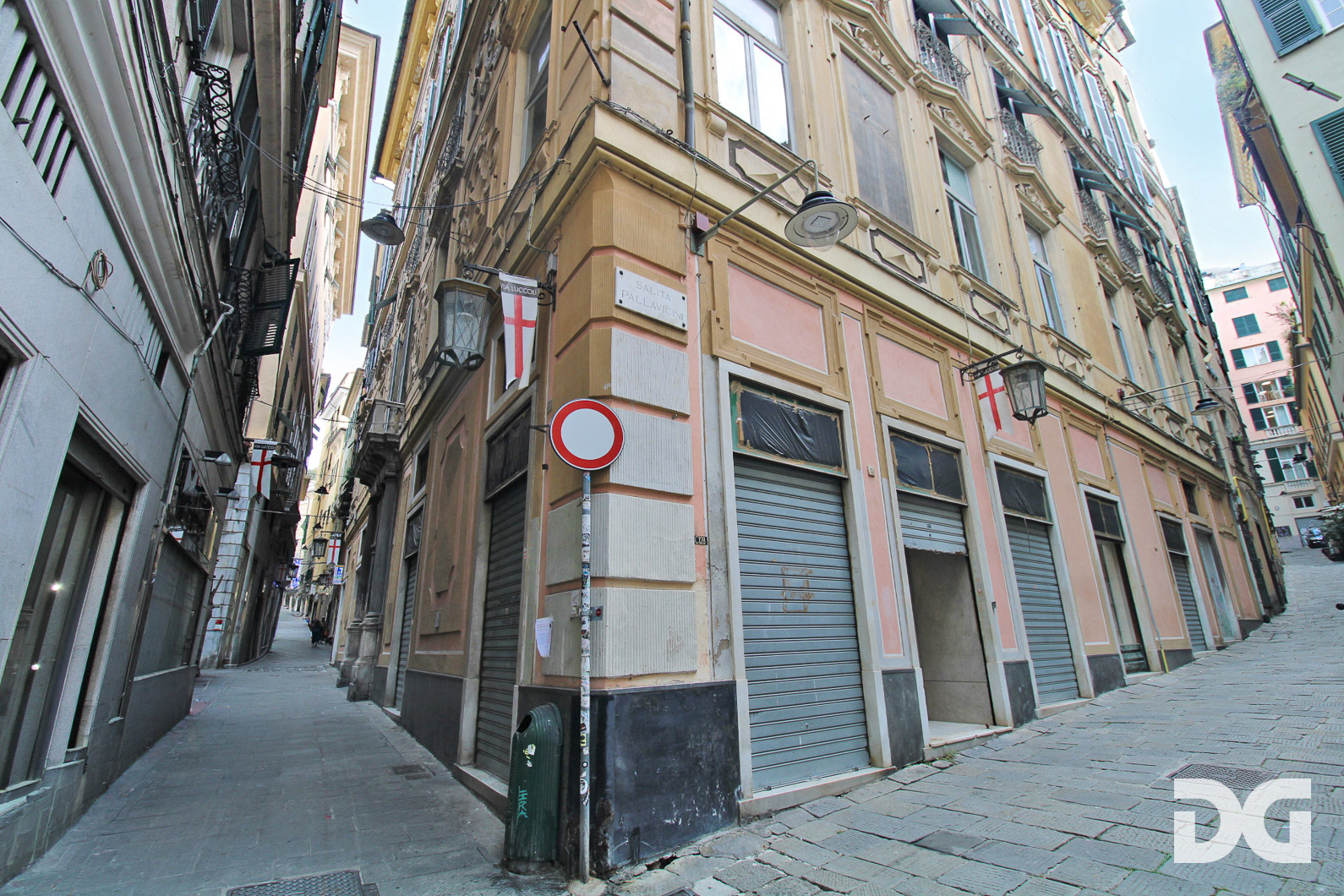 Immobiliare Del Guasta CENTRO STORICO VIA LUCCOLI - PRESTIGIOSO LOCALE MQ 320 PLURIVETRINATO