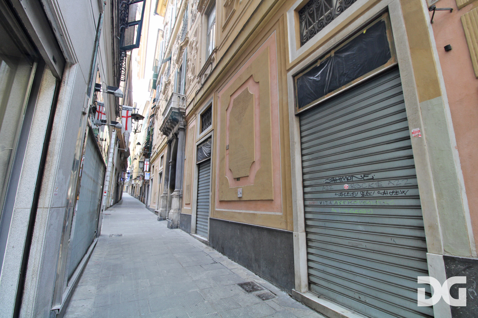 Immobiliare Del Guasta CENTRO STORICO VIA LUCCOLI - PRESTIGIOSO LOCALE MQ 320 PLURIVETRINATO