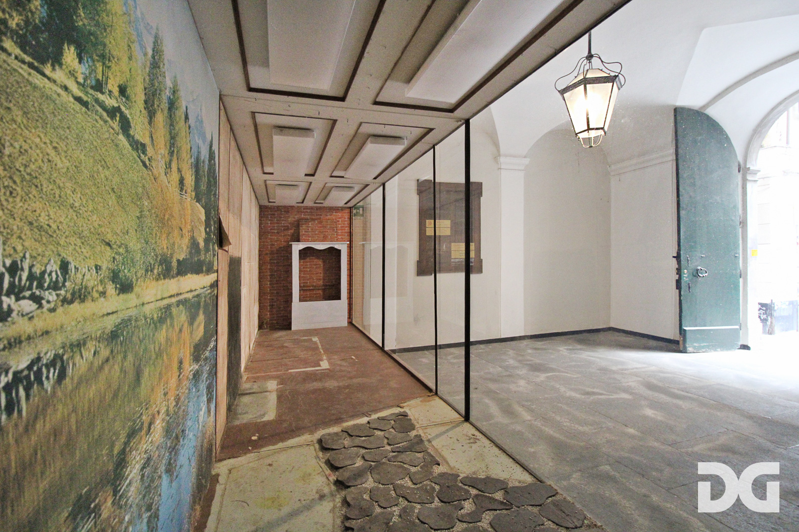 Immobiliare Del Guasta CENTRO STORICO VIA LUCCOLI - PRESTIGIOSO LOCALE MQ 320 PLURIVETRINATO