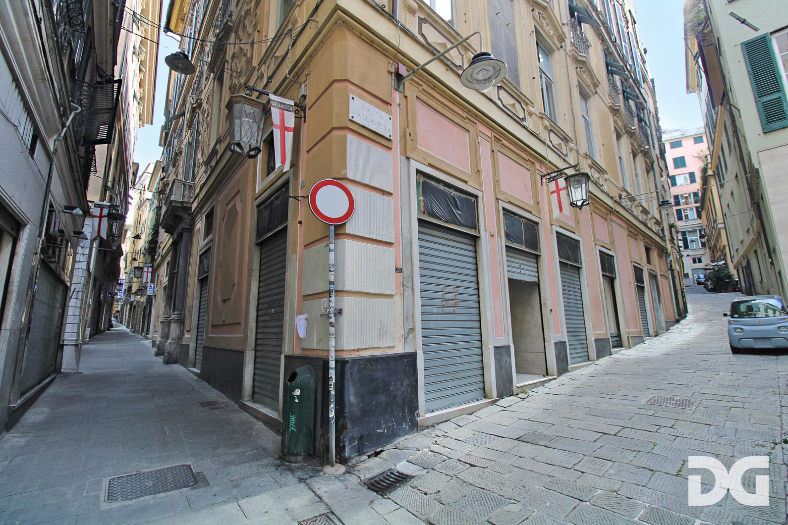 Immobiliare Del Guasta CENTRO STORICO VIA LUCCOLI - PRESTIGIOSO LOCALE MQ 320 PLURIVETRINATO