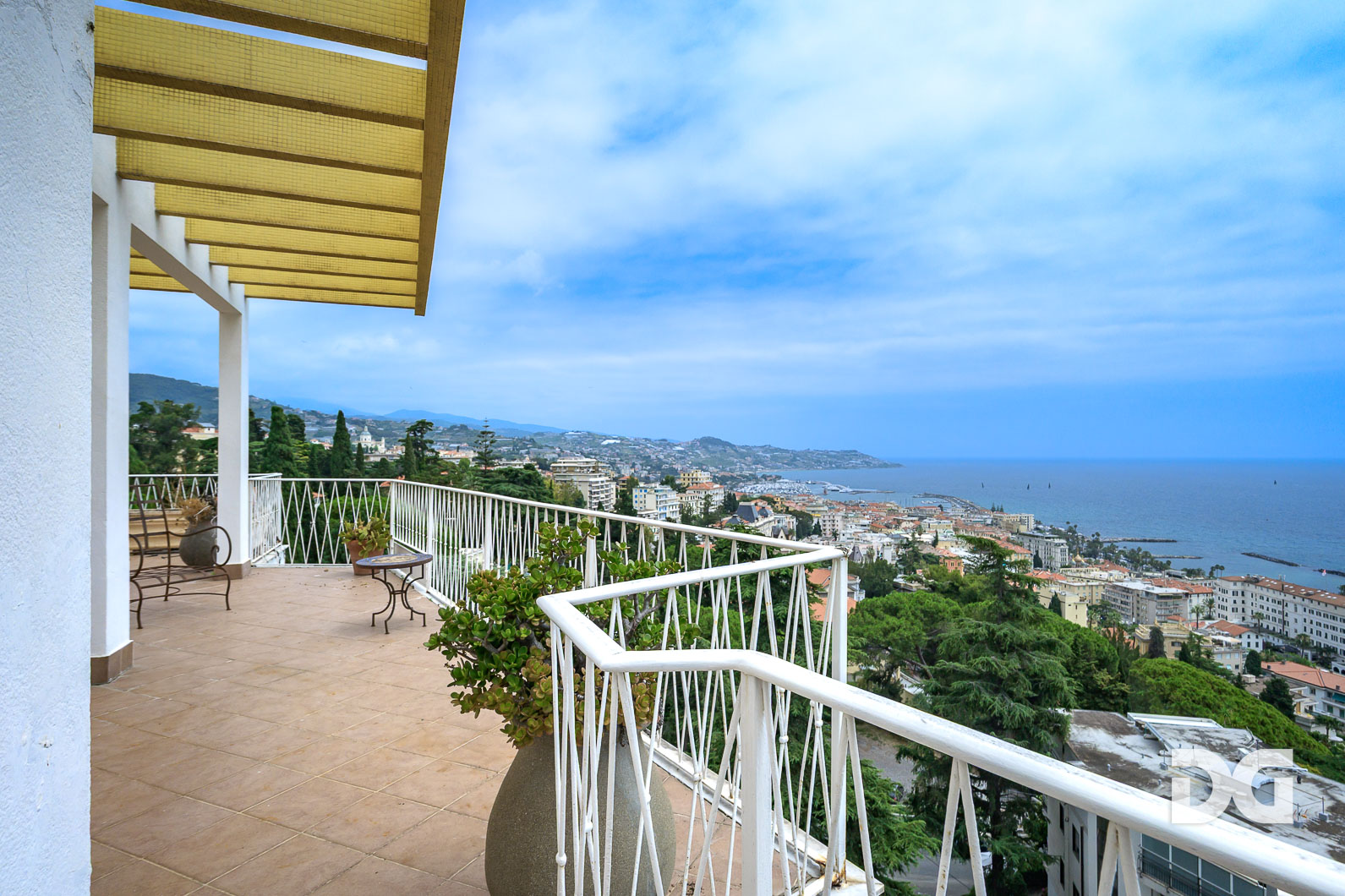 Immobiliare Del Guasta SANREMO – CARDUCCI – ATTICO DIVISIBILE MQ. 215 CON TERRAZZO PANORAMICO 